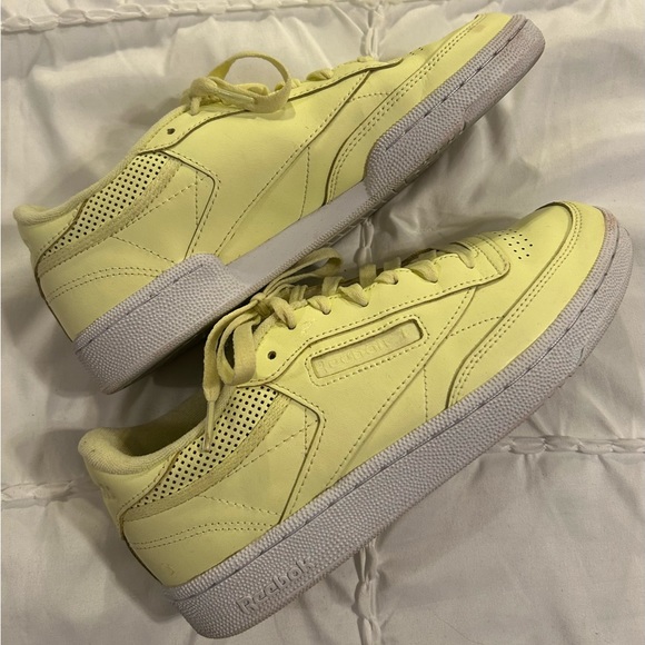 vintage yellow Reeboks - Picture 2 of 4